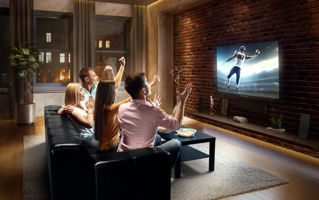 Télévision en direct et solutions auditives : plusieurs solutions existent